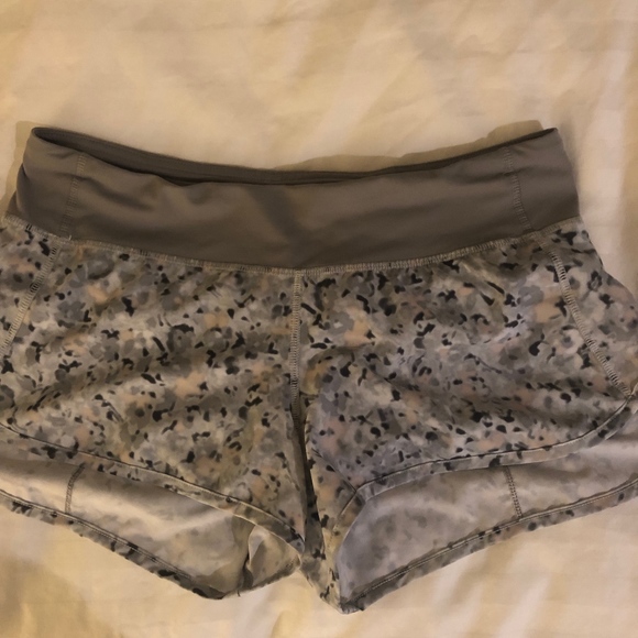 lululemon athletica Pants - 🌺Lululemon Groovy Run Shorts: Size 6